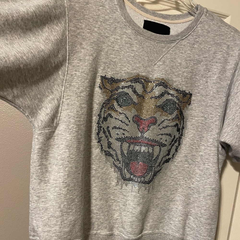 Women’s. Short sleeve sweatshirt with fun print. - Picture 3 of 4